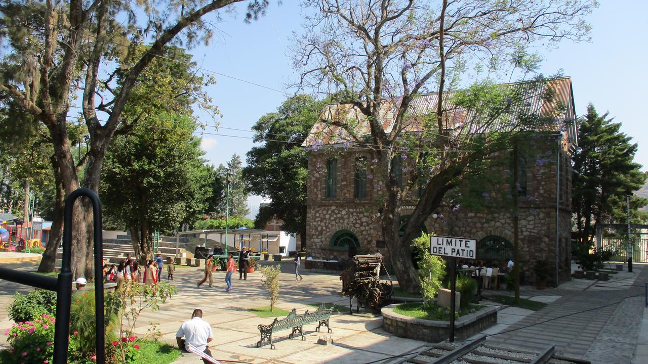 Hotel Villa Monarca Inn Zitacuaro Bagian luar foto