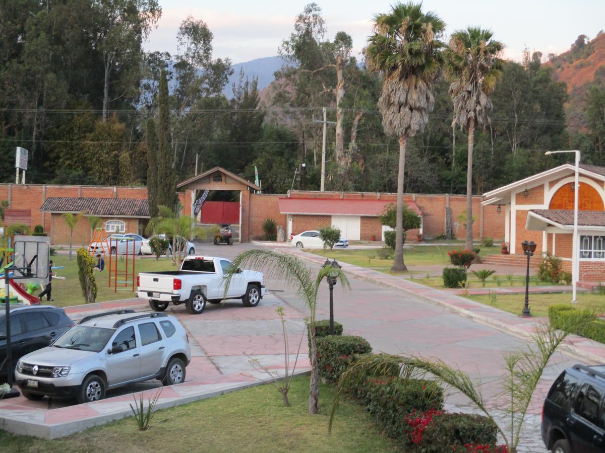 Hotel Villa Monarca Inn Zitacuaro Bagian luar foto