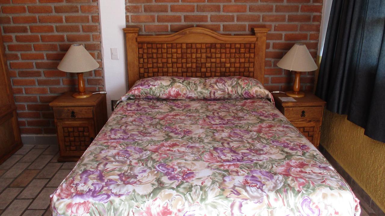 Hotel Villa Monarca Inn Zitacuaro Bagian luar foto