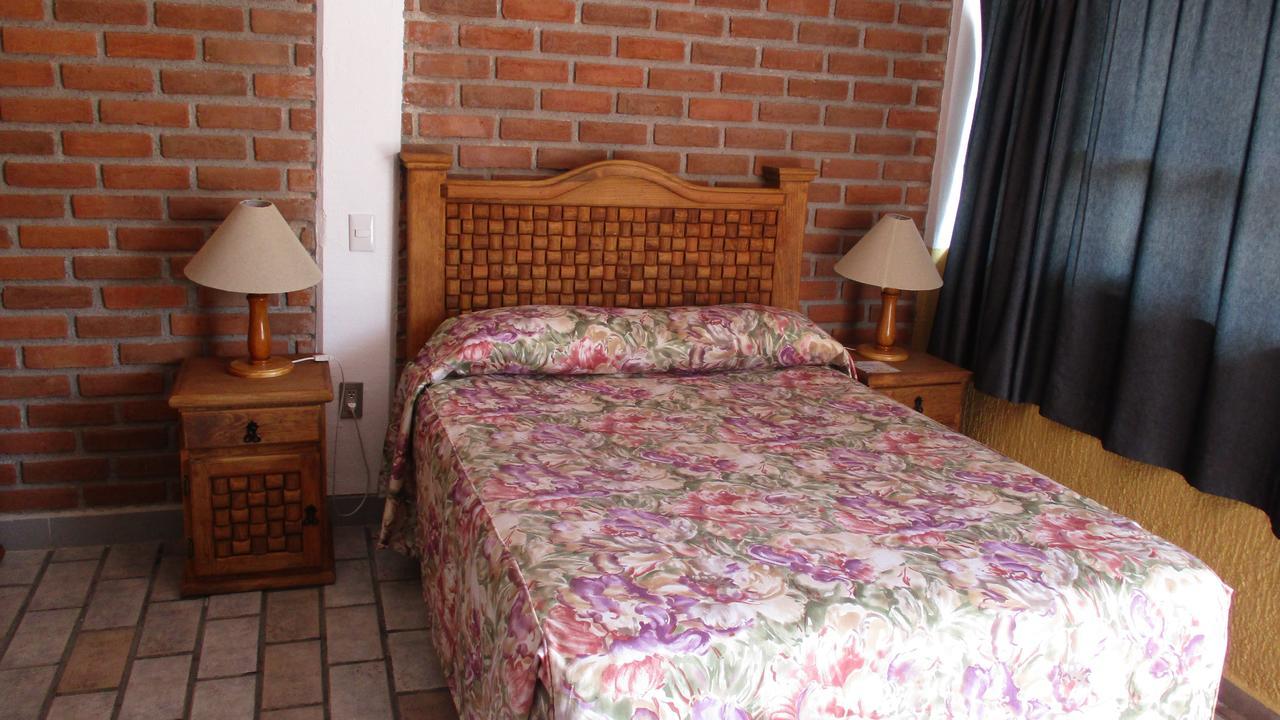 Hotel Villa Monarca Inn Zitacuaro Bagian luar foto