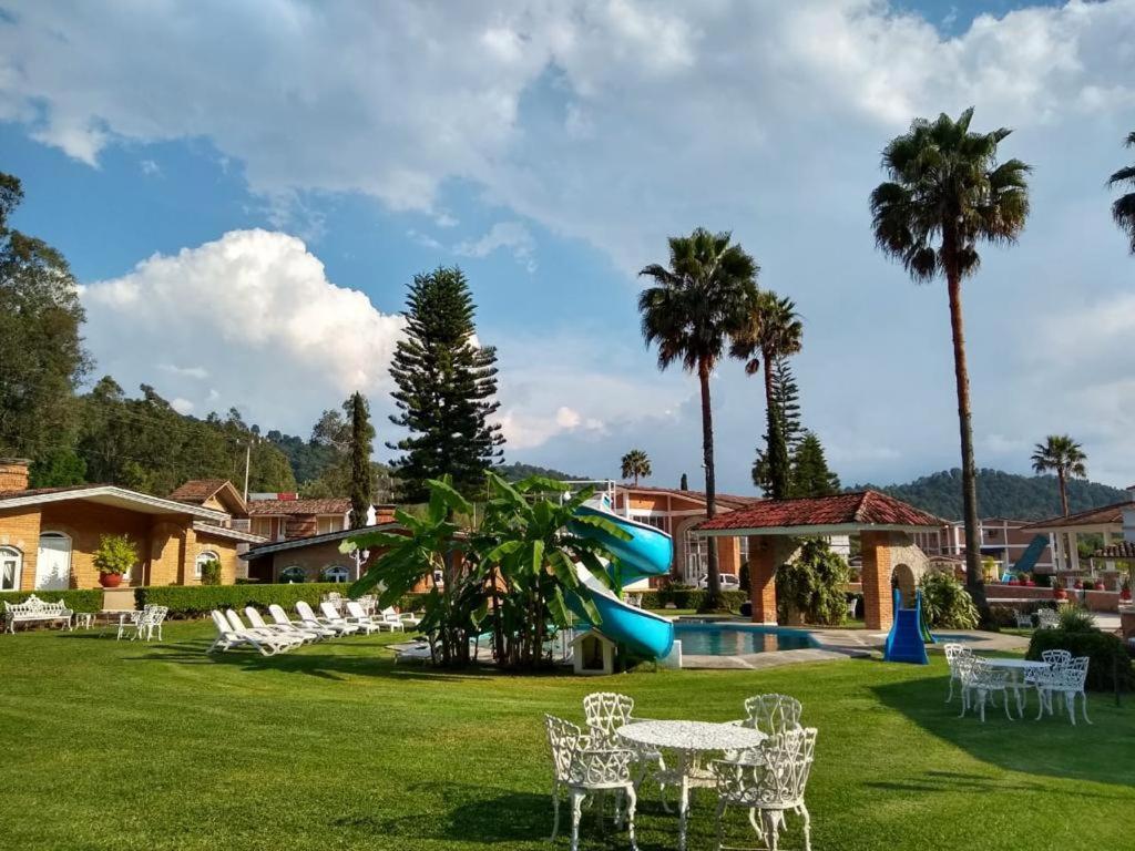 Hotel Villa Monarca Inn Zitacuaro Bagian luar foto